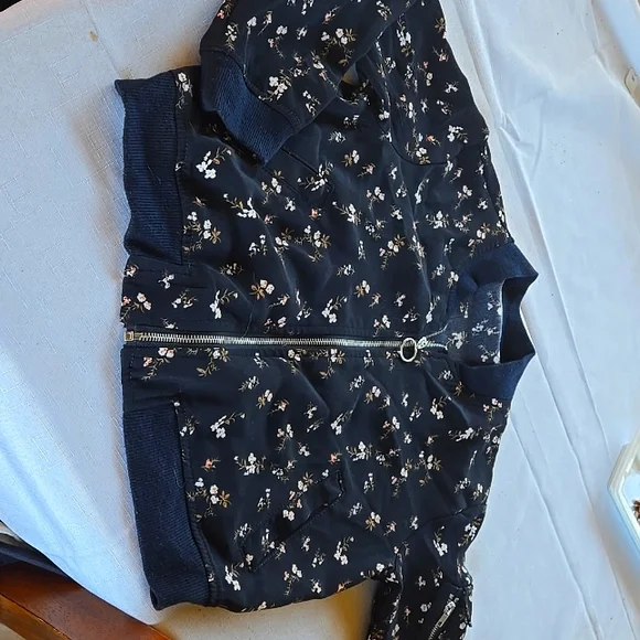 Jacket - Picture 1 of 4